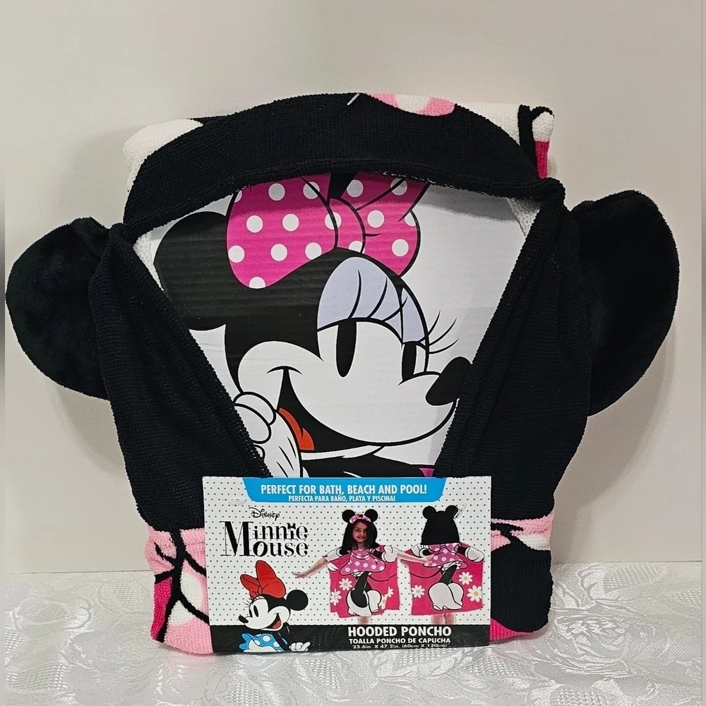 NWT Minnie Mouse Hooded Poncho 23.6